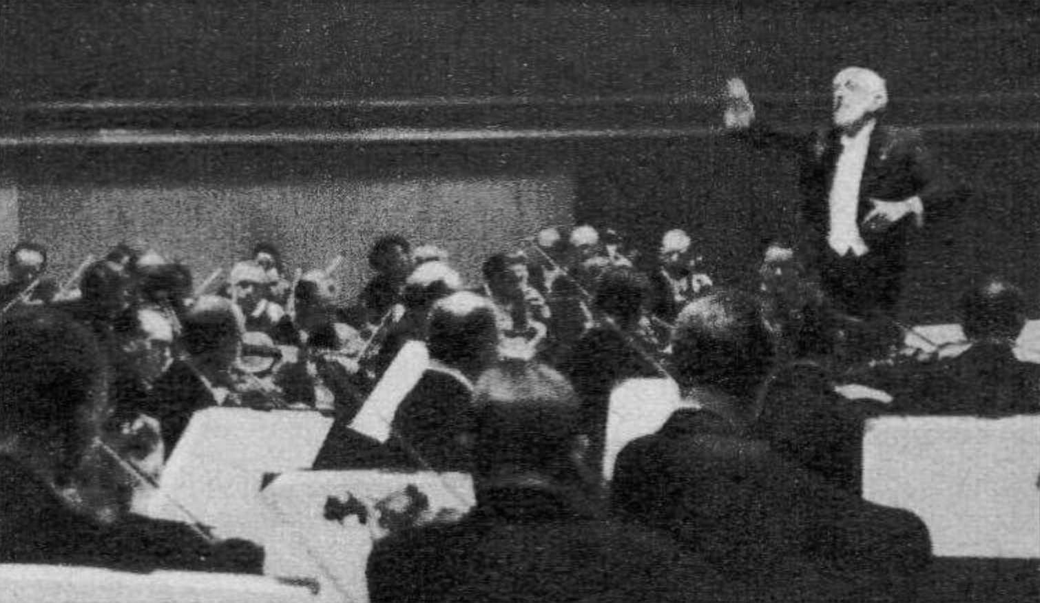 Ernest ANSERMET dirigeant l'Orchestre du Festival de Lucerne, concert du 6 août 1955, Kursaal de Lucerne, photographe inconnu