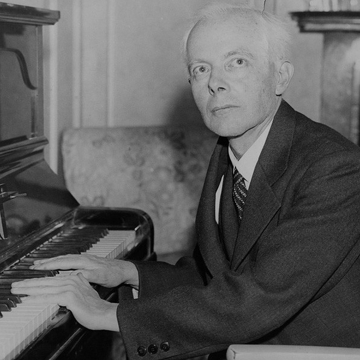 Ce portrait de BELA BARTOK au piano a été publié à de nombreux endroits. La publication la plus ancienne que j'ai pu - jusqu'à maintenant - trouver documentée est dans le New York Times de 1936, cliquer pour une vue agrandie