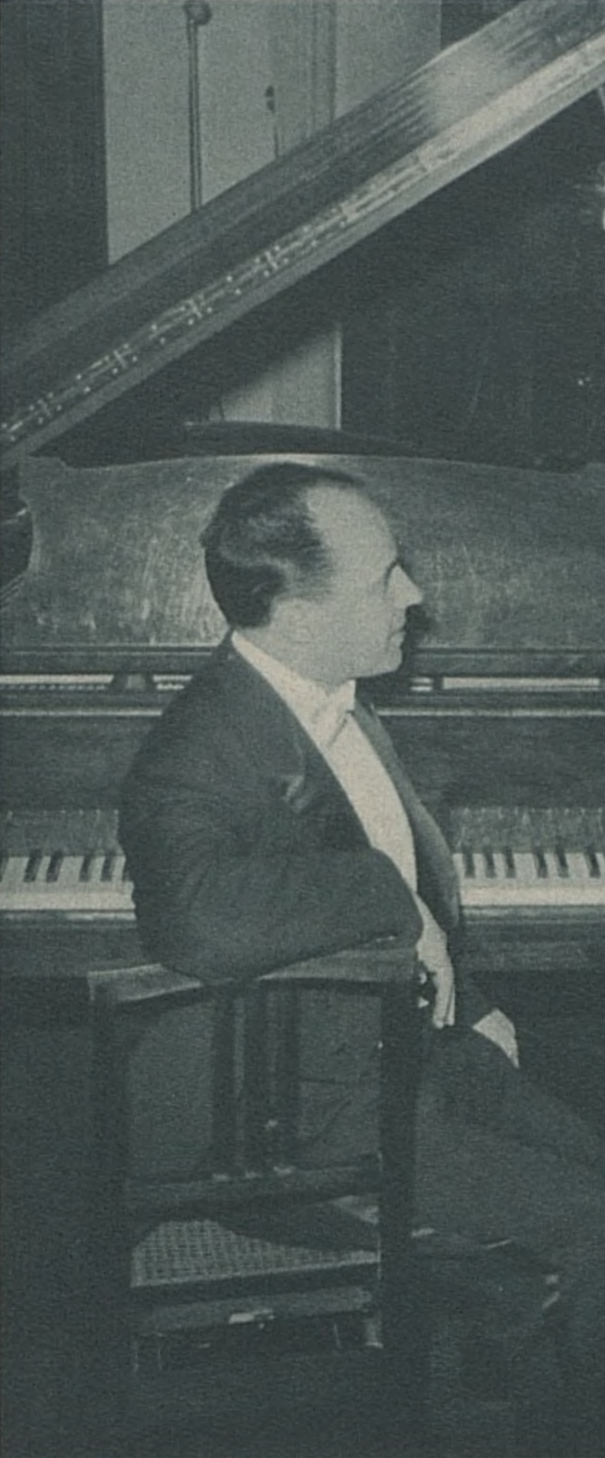 Pierre BOULEZ au piano en 1958