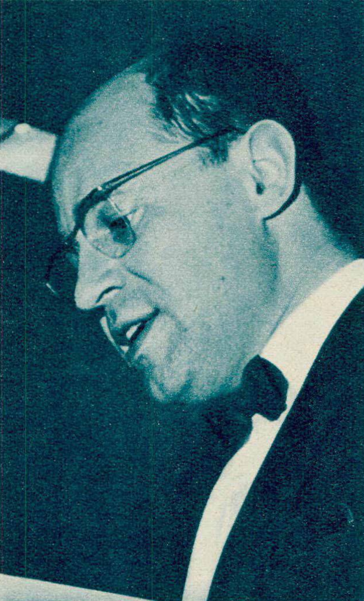 Pierre BOULEZ lors d'une conférence à Donaueschingen en 1962, „Radio TV Je vois tout“ du 1er novembre 1962, No 44, page 16