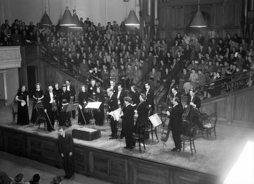 L'Orchestre à Cordes de Boyd Neel dans le Wellington Town Hall, 9 juillet 1947, avec Frederick GRINKE comme premier violon, cliquer pour une vue agrandie