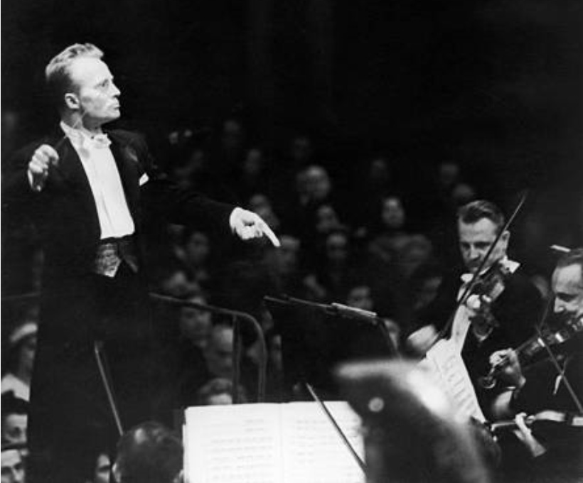 Pierre DERVAUX dans les années 1950, concert donné à Budapest, cliquer pour voir l'original