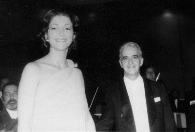 Vanya ELIAS-JOSÉ, pianiste, avec Louis De FROMENT à Santiago, Chili, 1978, après l'interprétation de 2e concerto de Camille Saint-Saens, cliquer pour une vue agrandie