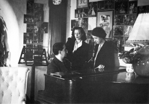 Youra GULLER entre Clara HASKIL et Georges AURIC, Montredon, La Cerisaie, domaine PASTRÉ, années 1940...1945, cliquer pour une vue agrandie