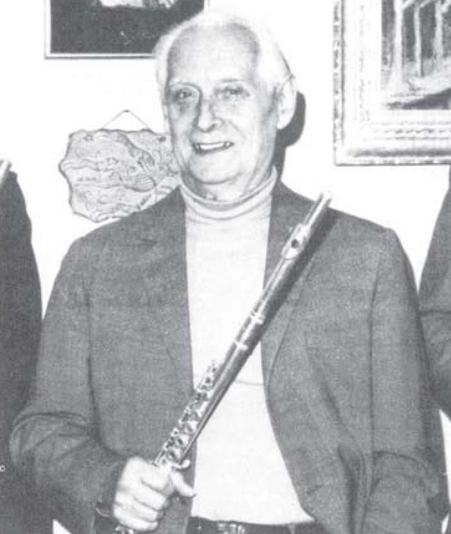 Robert HÉRICHÉ en ??, portrait publié en 1991 dans https://www.moeck.com/uploads/tx_moecktables/1991-1.pdf_S._369-376.pdf, Cliquer sur la photo pour une vue agrandie