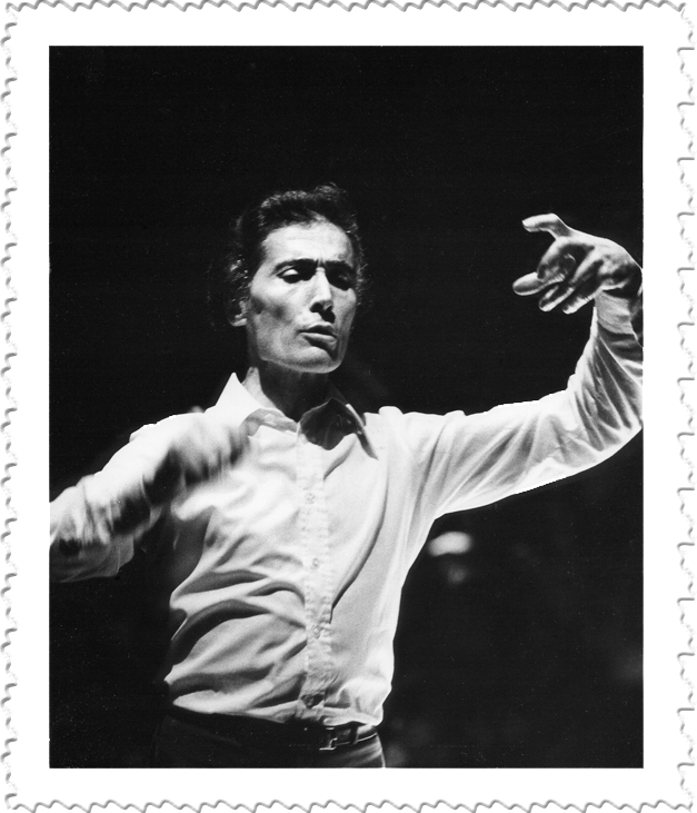 Jean PÉRISSON en pleine action à la tête d'un orchestre américain au cours d'une répétition de Carmen dans les années 70. Photo provenant de la page http://musicabohemica.blogspot.com/2010/10/chef-francais.html du site musicabohemica.blogspot.com, et que Alain Chotil-Fani m'a très aimablement autorisé de reproduire ici, cliquer pour une vue agrandie