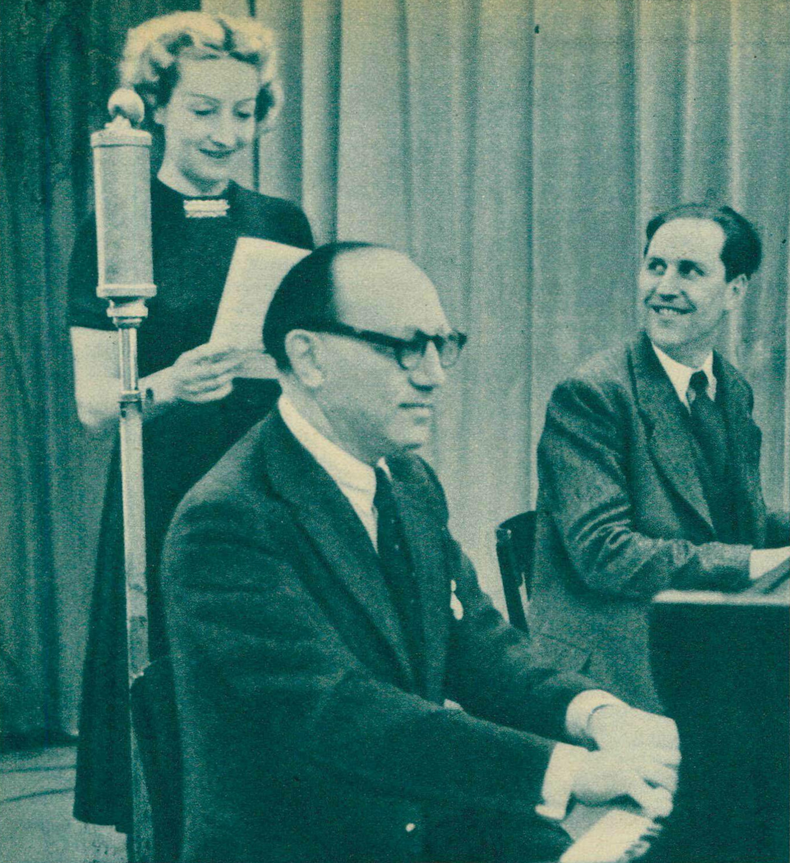 Isidore KARR avec Lise BRATSCHI et Jean-Marc PASCHE, une photo Helios publiée entre autres dans la revue Le Radio du 9 février 1940, No 879, page 169, cliquer pour une vue agrandie et quelques informations