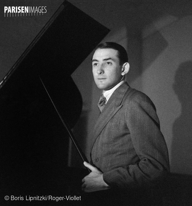 Nikita MAGALOFF, Paris, mai 1937, photo provenant du site ParisEnImages, cliquer pour voir l'original et sa référence