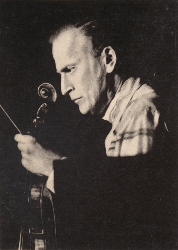 Yehudi Menuhin, photo de presse Eterna. date, lieu et photographe inconnus