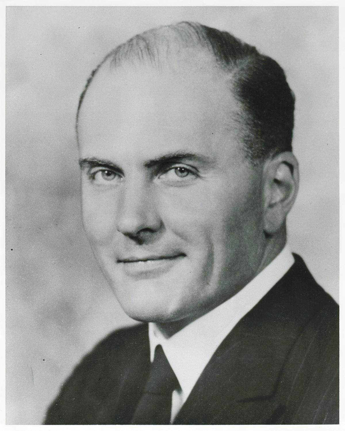 au verso de la photo: stamp MAY 11 1955, stamp DFPD 06865, Boyd NEEL, conductor of the Hart House Orchestra, featured during the four week inaugural Festival of Music at Stratford, July 9th - August 6th (?1955?), cliquer pour une vue agrandie