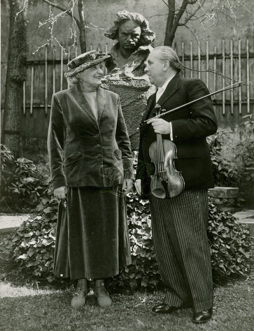 Elly NEY et Max STRUB, Bonn, Beethoven-Feier 1952, un portrait fait par Georg Munker cité du site de la «Beethoven Haus Bonn»