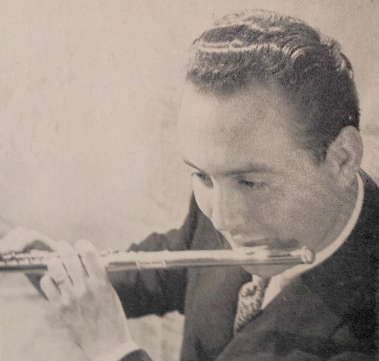 Le jeune Jean-Pierre RAMPAL vers 1953, une photo publiée au verso du disque Educo ECM 4001 - Cliquer sur la photo pour une vue agrandie et les références