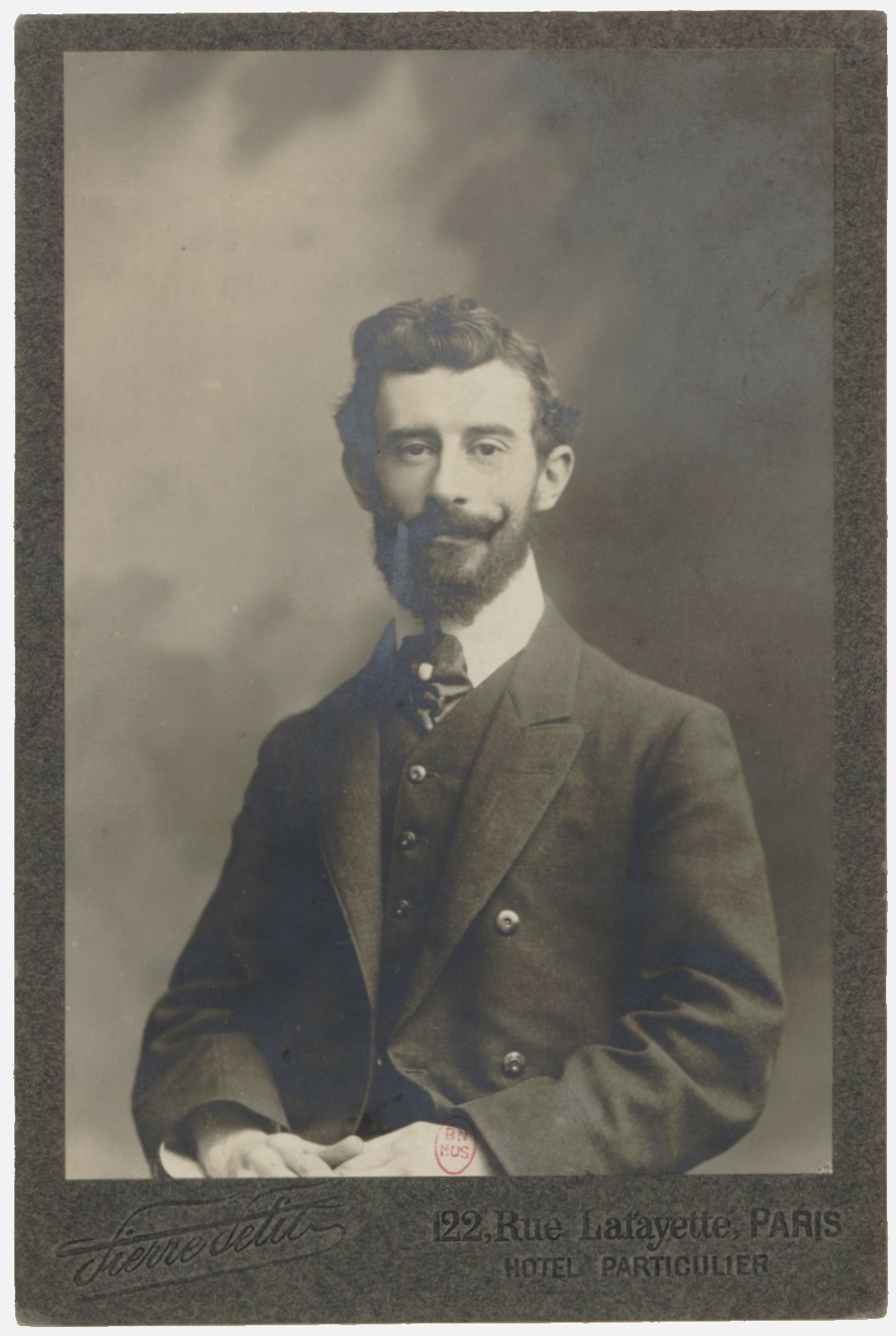 Maurice Ravel, 1907, une photo faite par Pierre Petit, source: Bibliothèque nationale de France, droits: domaine public, identifiant: ark:/12148/btv1b84239457