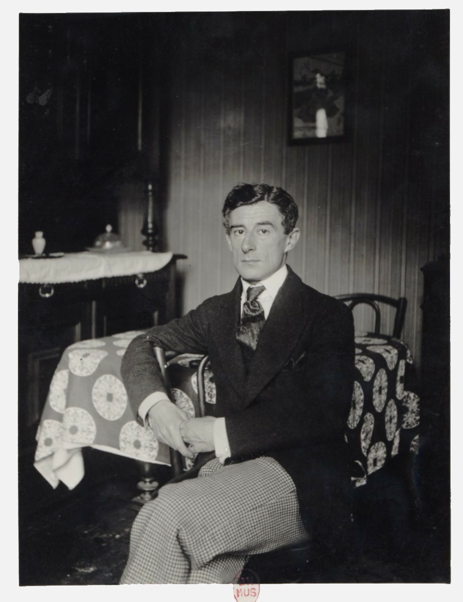 Maurice Ravel, 1910, source: Bibliothèque nationale de France, droits: domaine public, identifiant: ark:/12148/btv1b8423949w